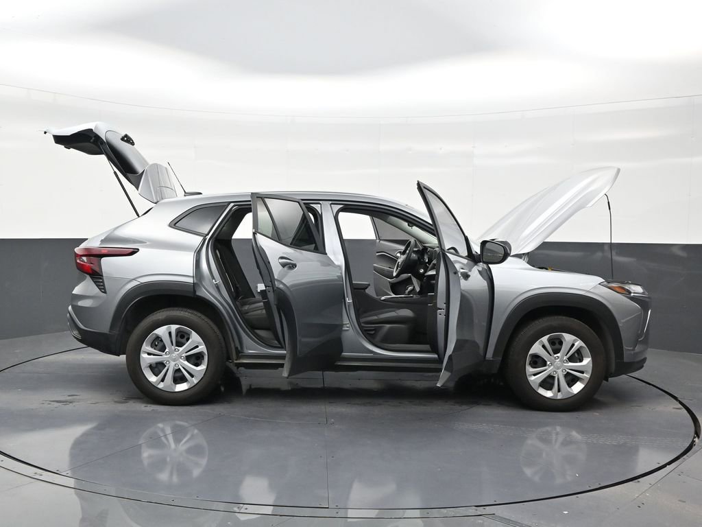 Used 2025 Chevrolet Trax LS FWD image 29