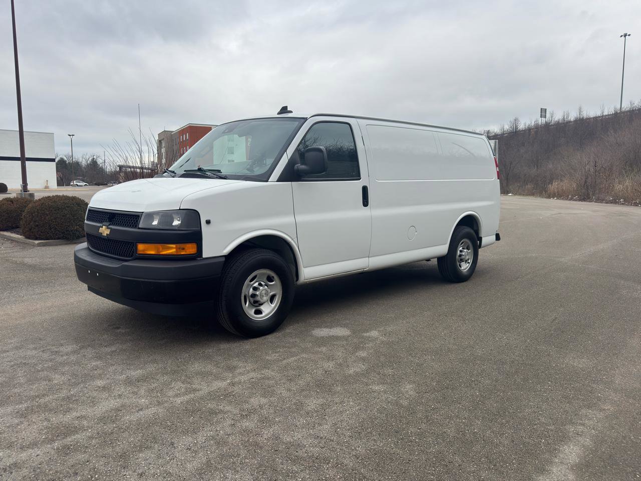 Used 2019 Chevrolet Express 3500 w/ Driver Convenience Package RWD image 8