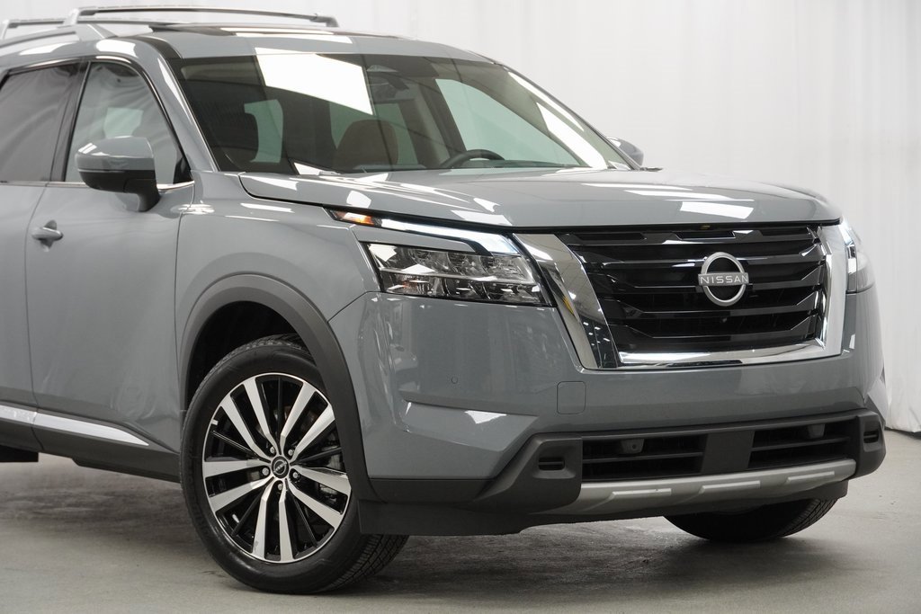 Used 2024 Nissan Pathfinder Platinum w/ Cargo Package image 3