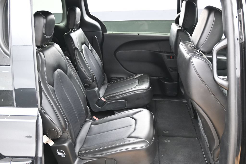 Used 2025 Chrysler Pacifica Select FWD image 35