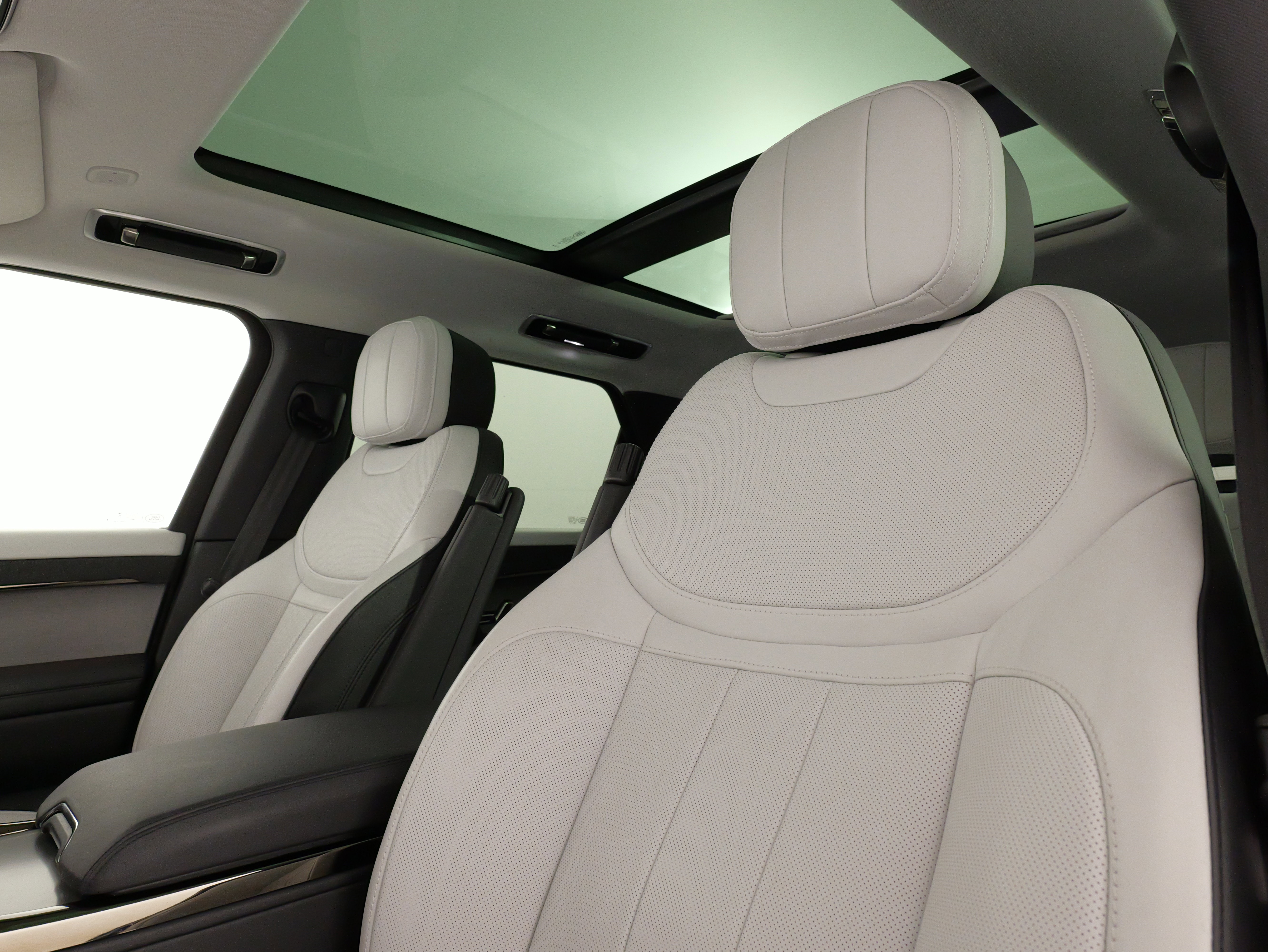 Used 2023 Land Rover Range Rover Sport SE Dynamic image 32