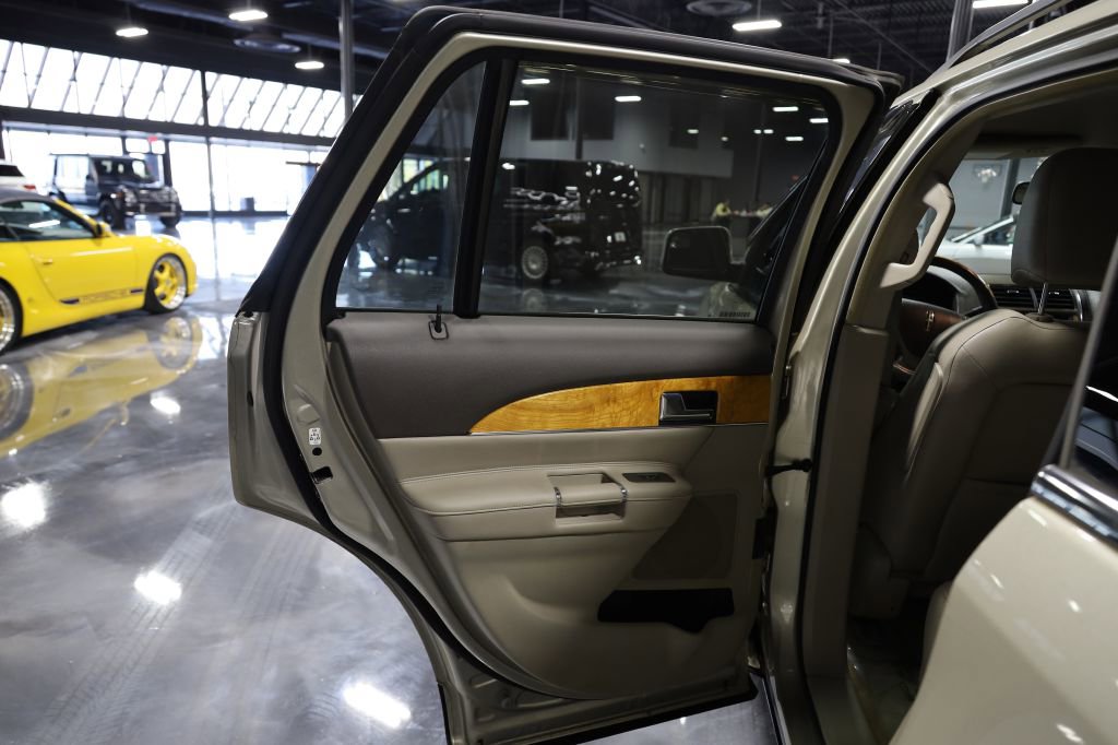 Used 2011 Lincoln MKX 2WD w/ Wood Pkg image 13