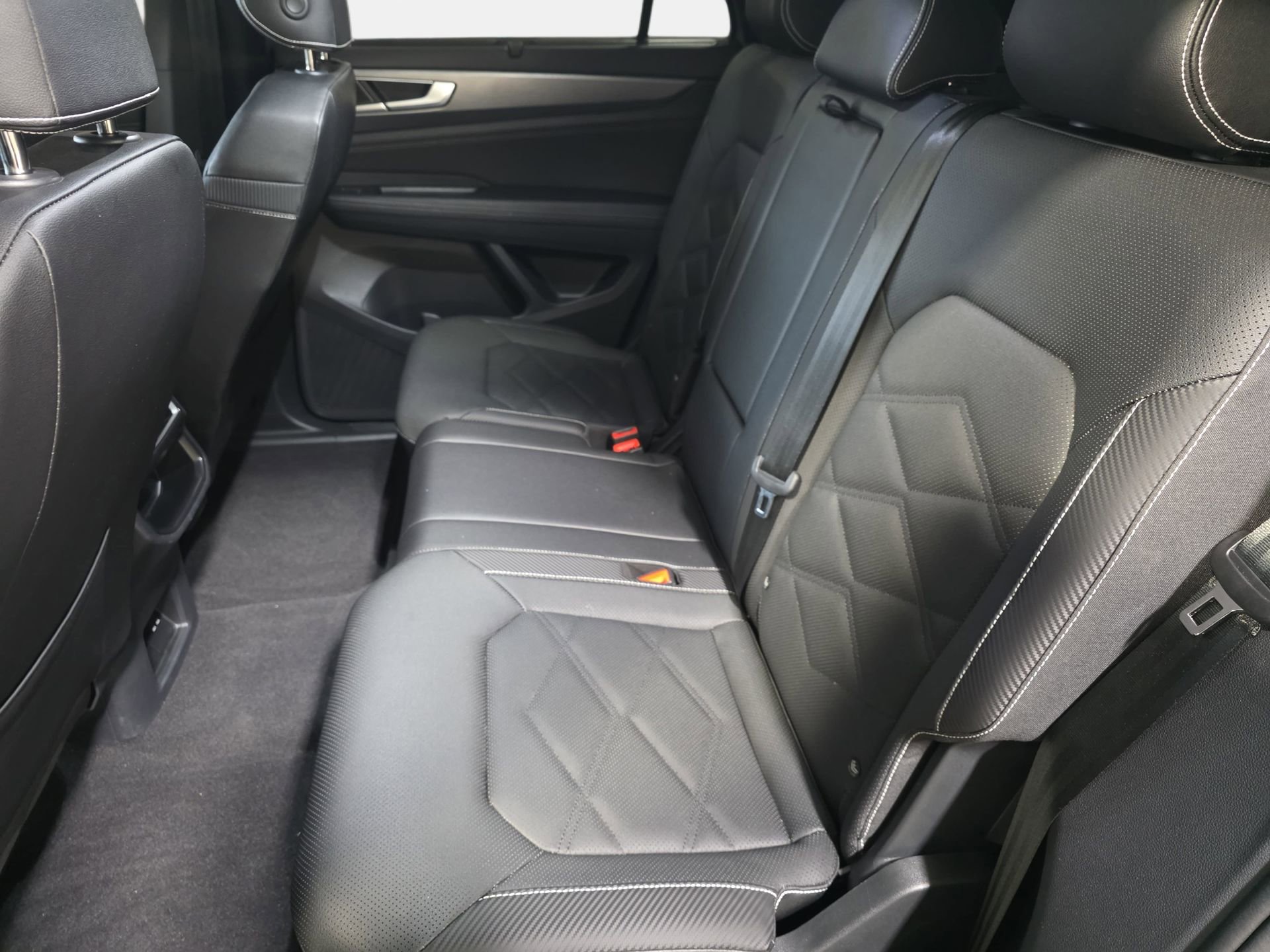 Used 2025 Volkswagen Atlas Cross Sport SE image 14