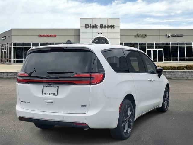 New 2026 Chrysler Pacifica Select AWD/4WD image 5