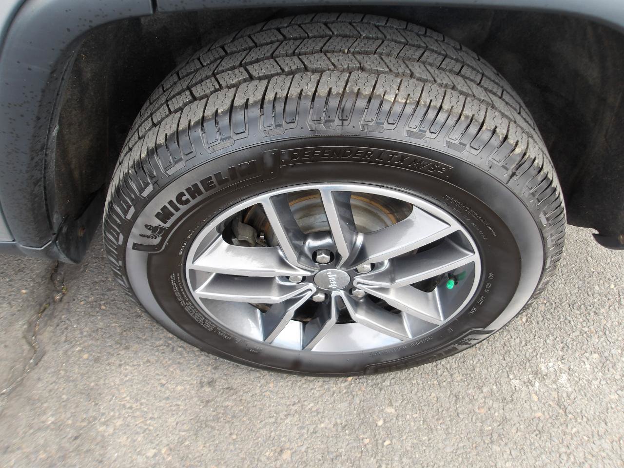 Used 2017 Jeep Grand Cherokee Limited w/ Luxury Group II image 26