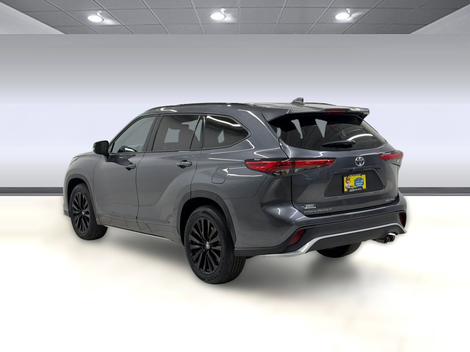 Used 2023 Toyota Highlander XSE AWD/4WD image 2