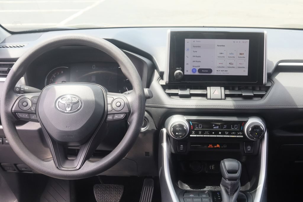 Used 2025 Toyota RAV4 XLE AWD/4WD image 19