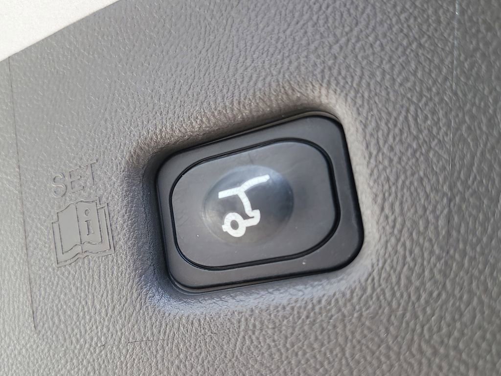 Used 2023 Lincoln Nautilus Reserve image 8