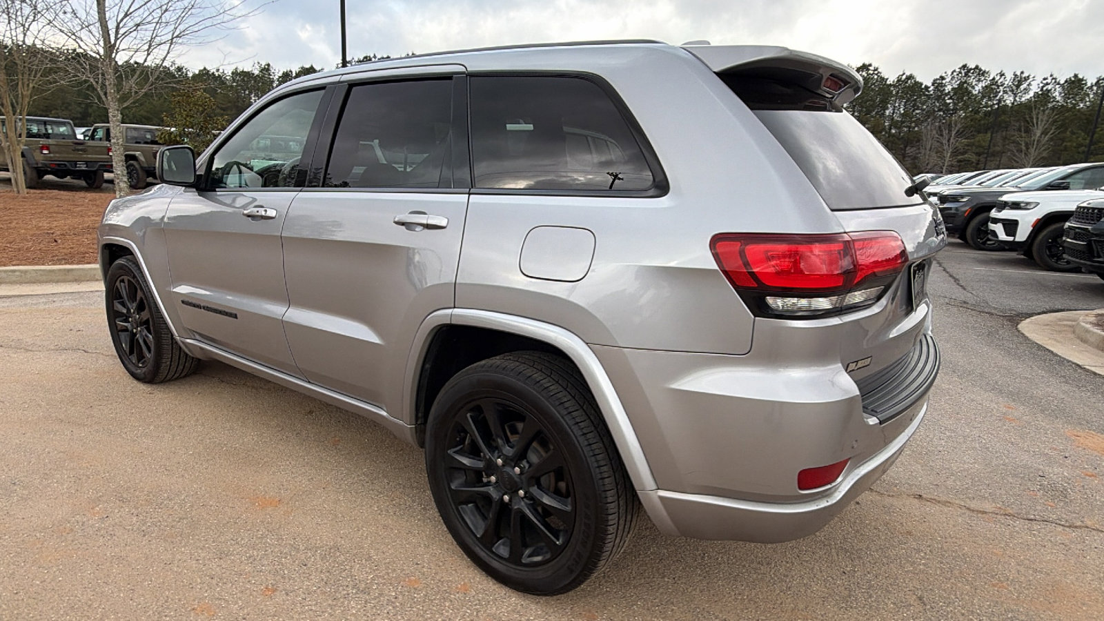 Used 2020 Jeep Grand Cherokee Altitude image 10
