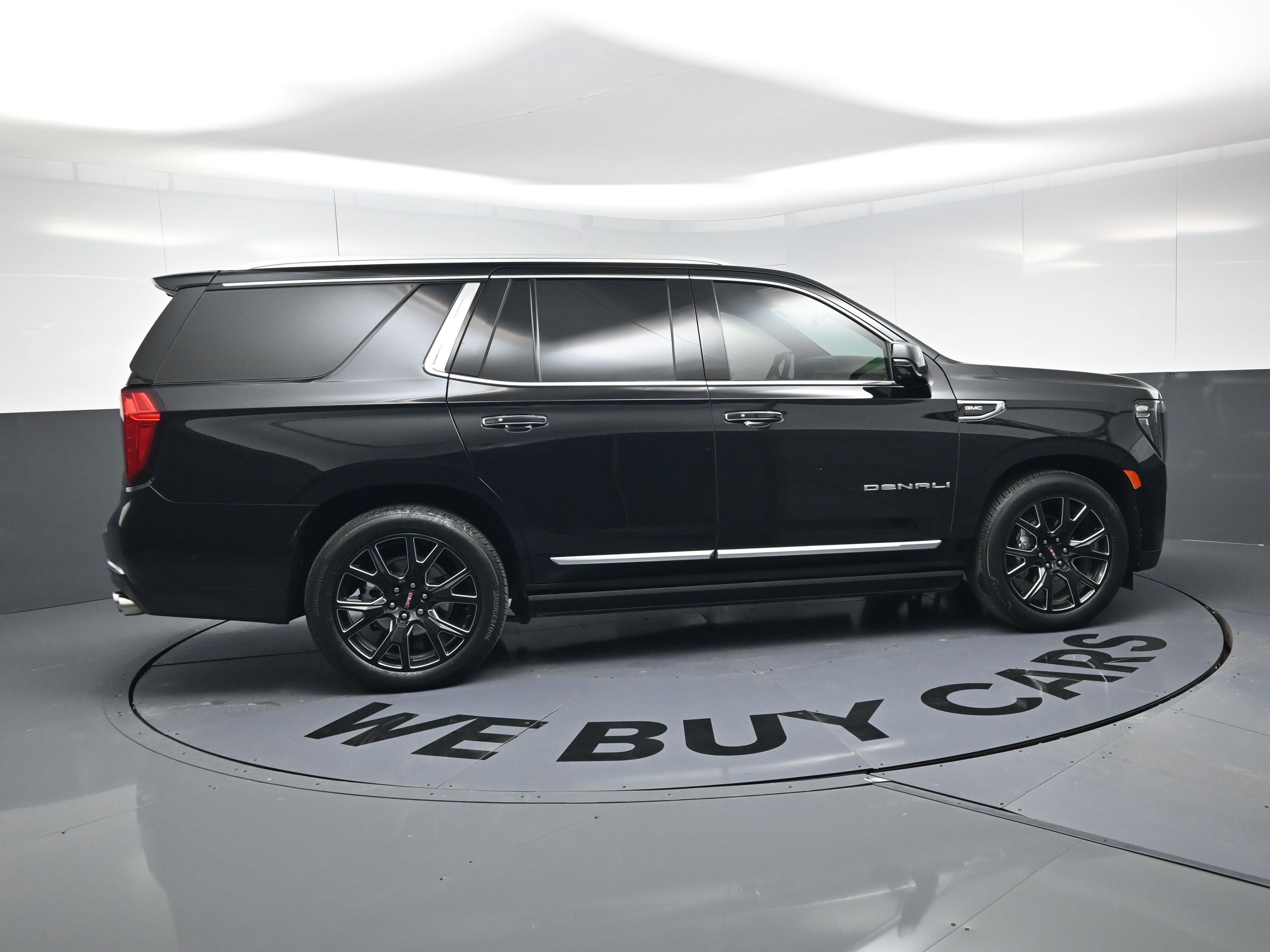 Used 2023 GMC Yukon Denali w/ Advanced Technology Package image 10