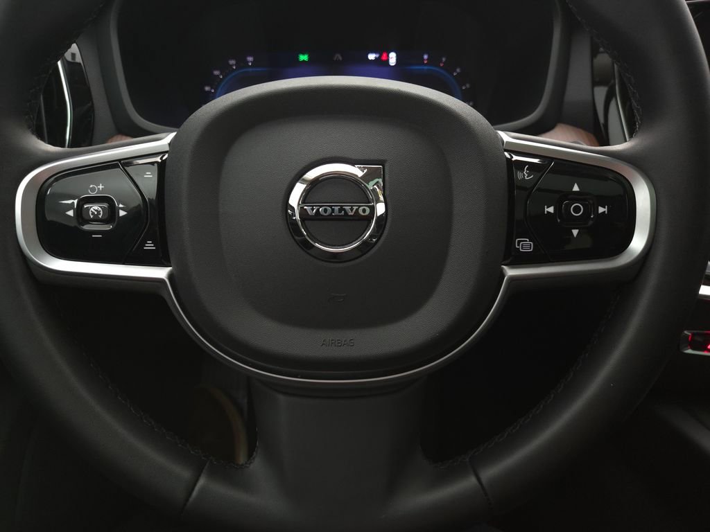 Used 2025 Volvo V60 B5 Cross Country Plus image 25