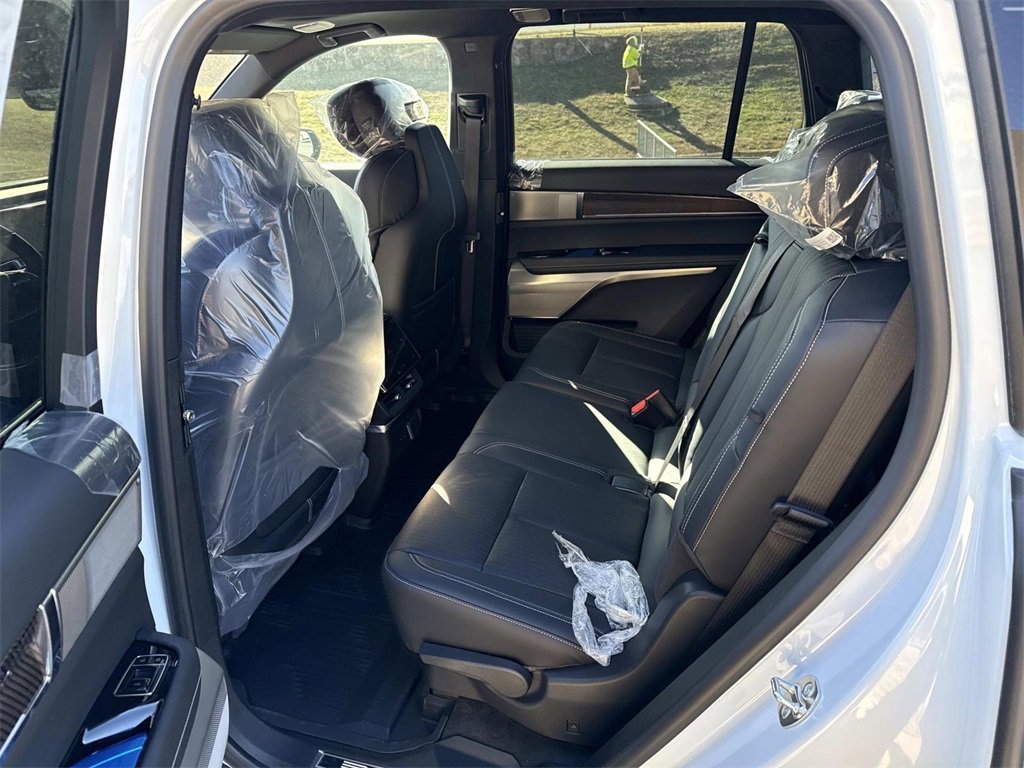 New 2026 Cadillac Vistiq Luxury image 9