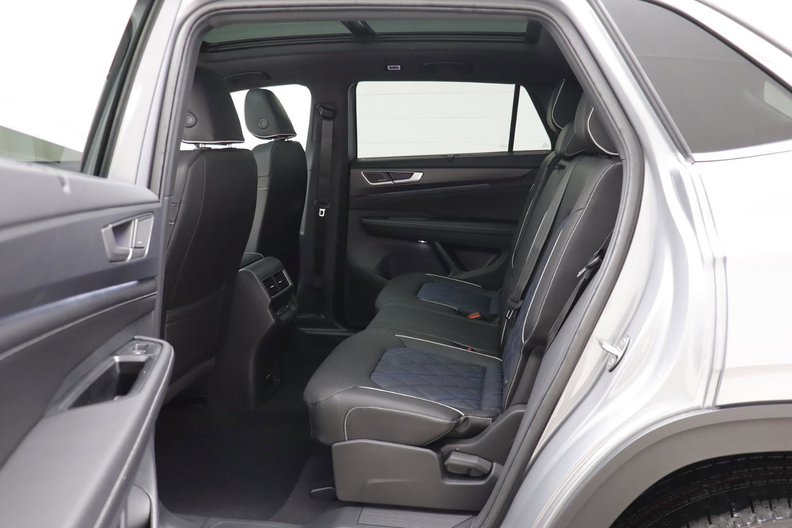 New 2026 Volkswagen Atlas Cross Sport SEL Premium R-Line image 14