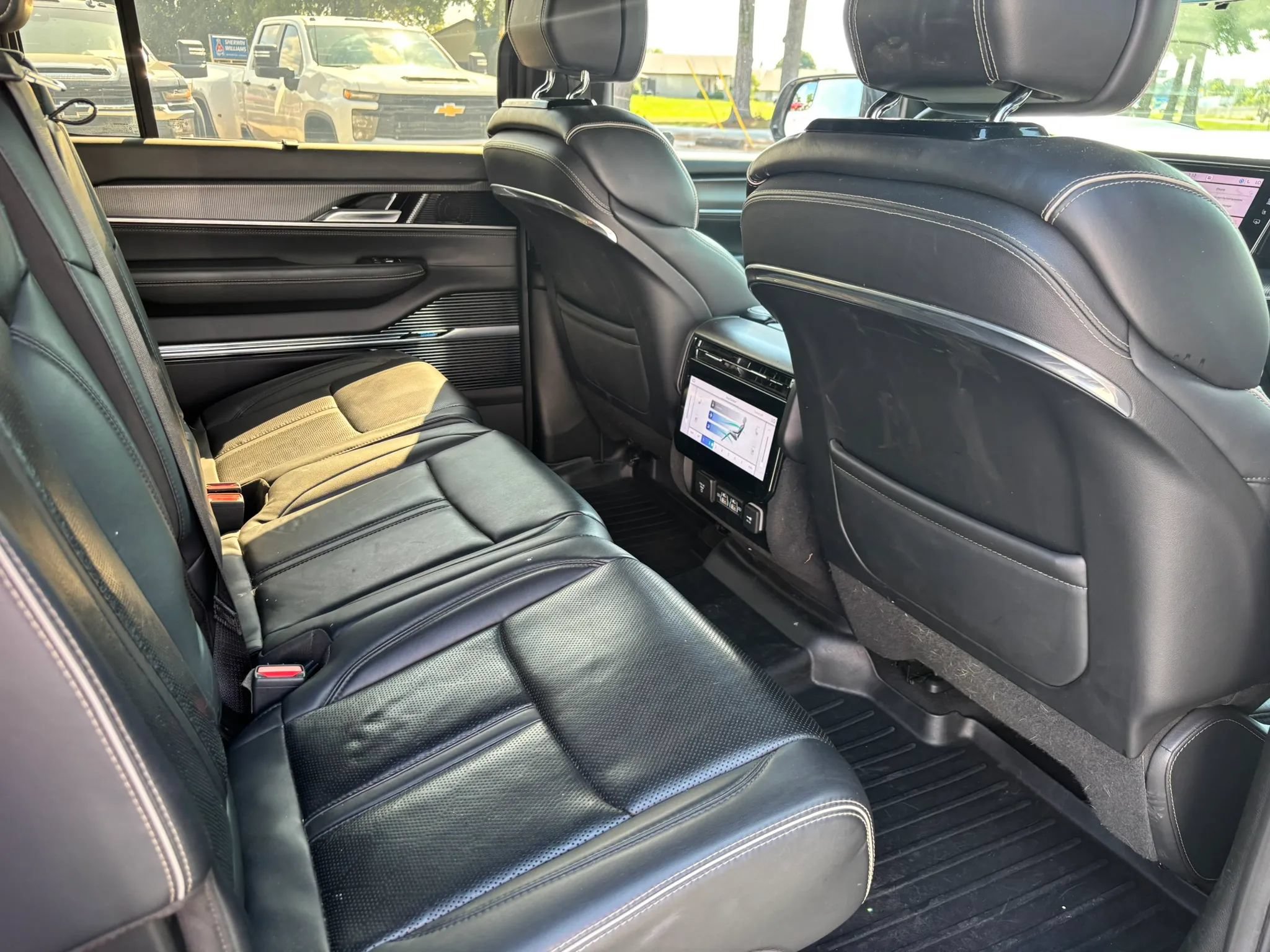 Used 2023 Jeep Grand Wagoneer Series II w/ Quick Order Packagew 28T AWD/4WD image 18