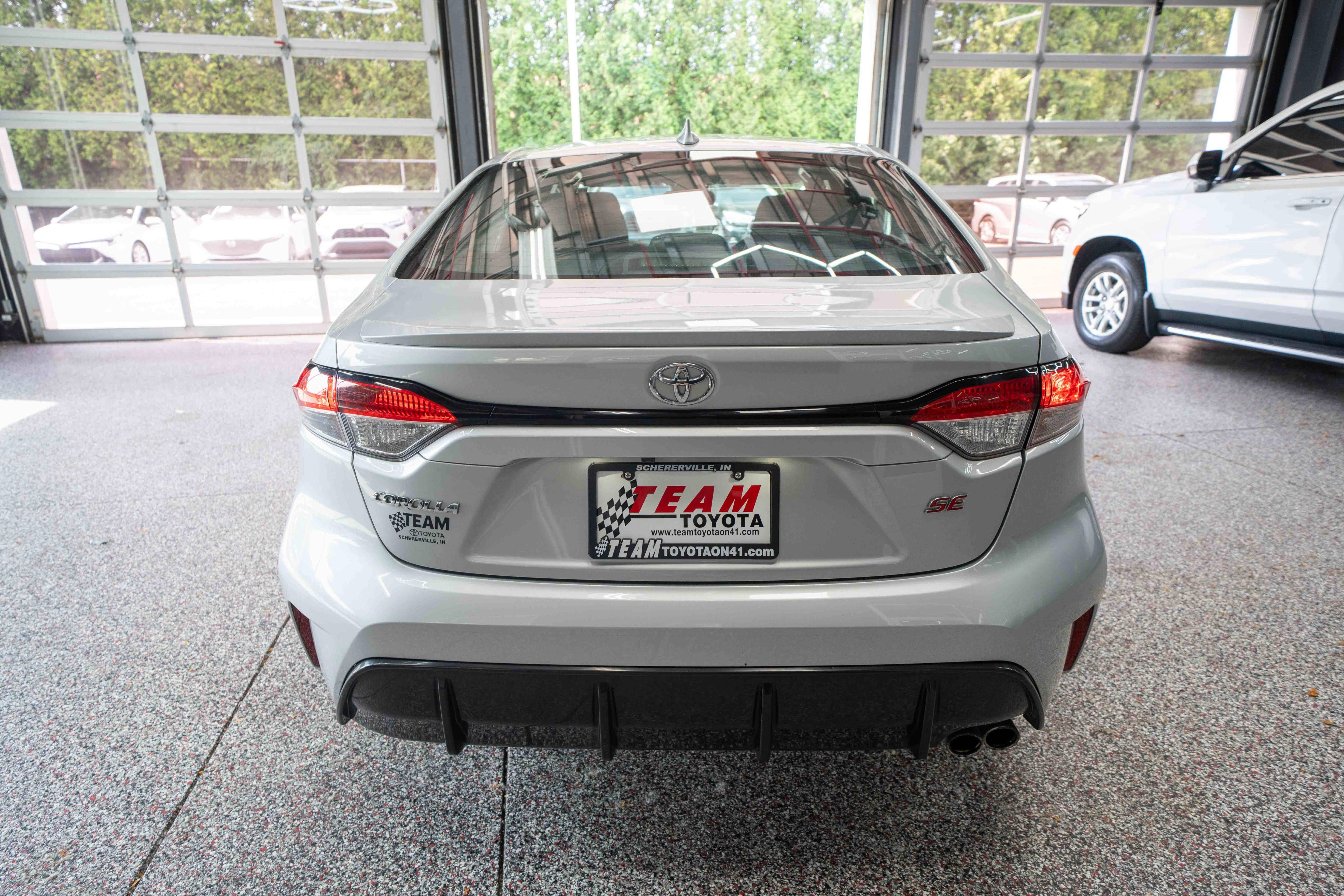 Used 2024 Toyota Corolla SE FWD image 3