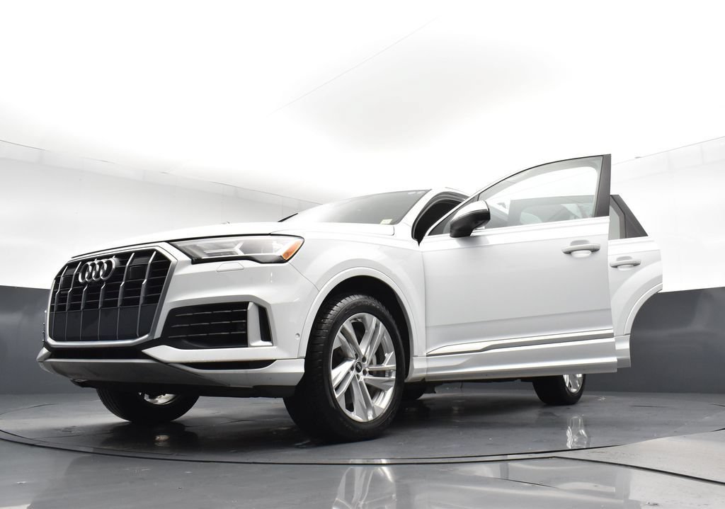 Used 2023 Audi Q7 3.0T Premium Plus AWD/4WD image 30
