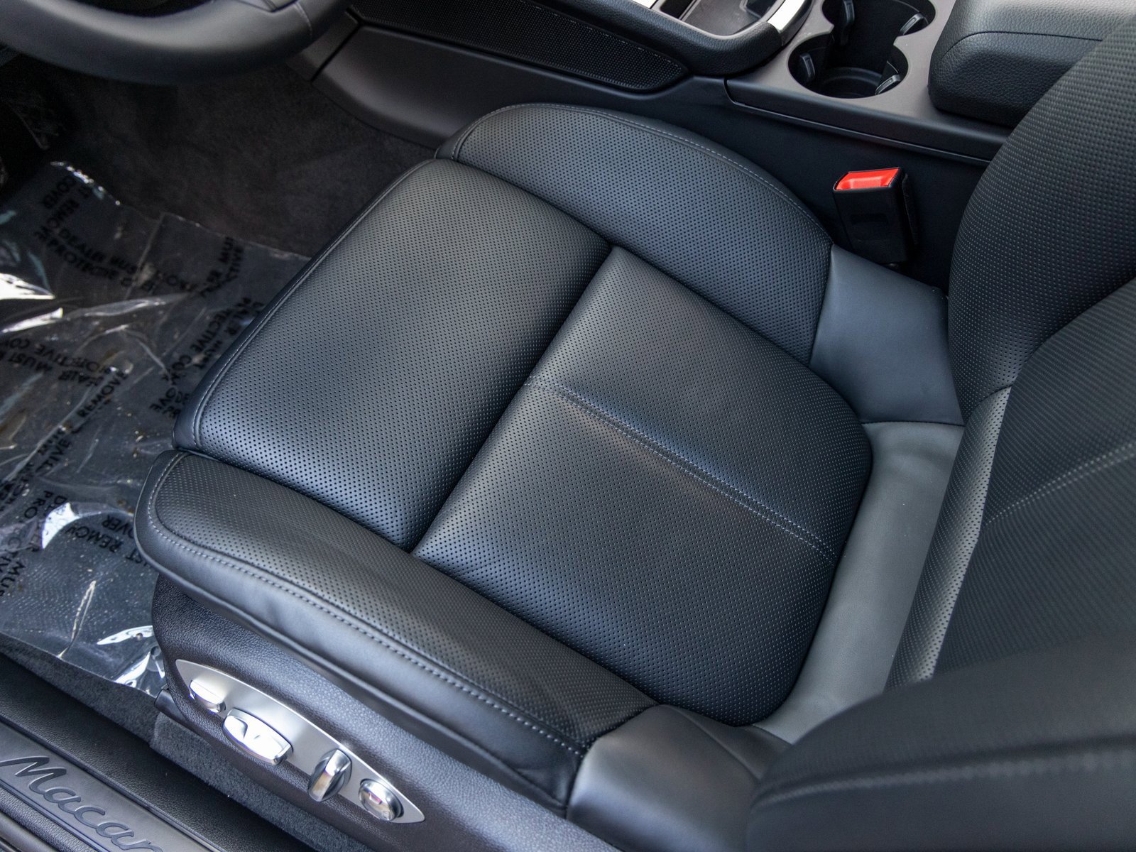 Certified 2025 Porsche Macan image 25