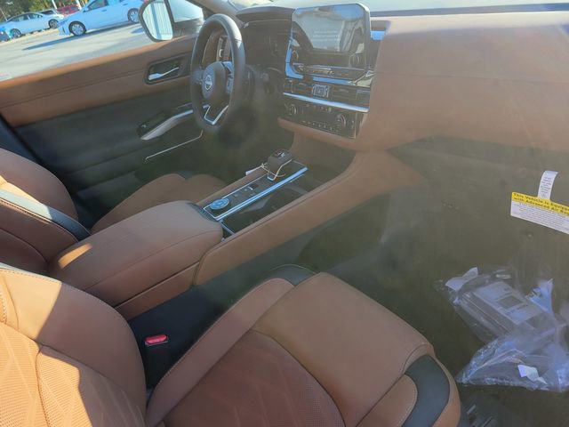 New 2025 Nissan Pathfinder Platinum w/ Black Appearance Package image 21