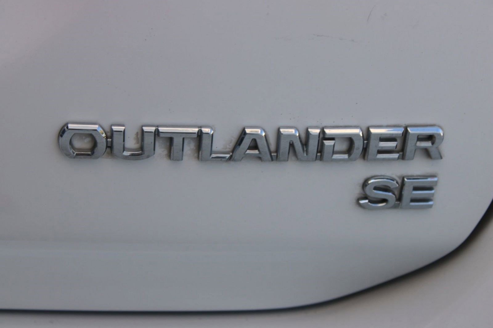 Used 2017 Mitsubishi Outlander SE image 21