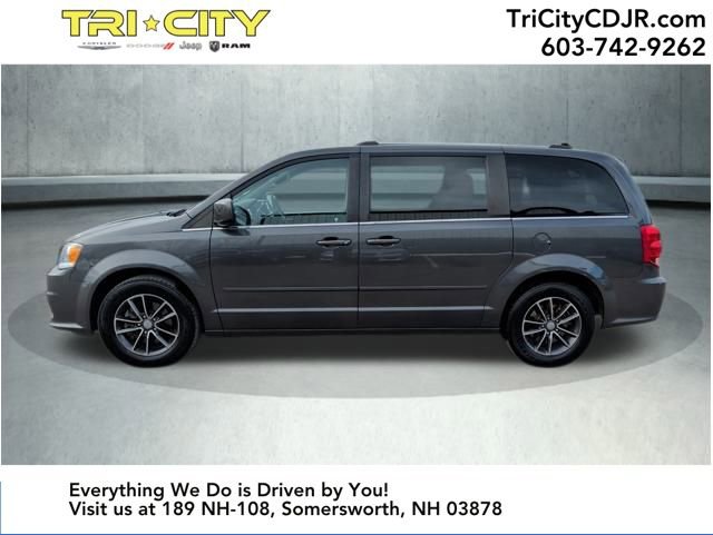 Used 2016 Dodge Grand Caravan SXT image 2