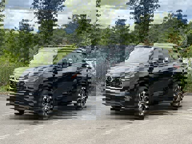 New 2024 Toyota Highlander XLE image 1