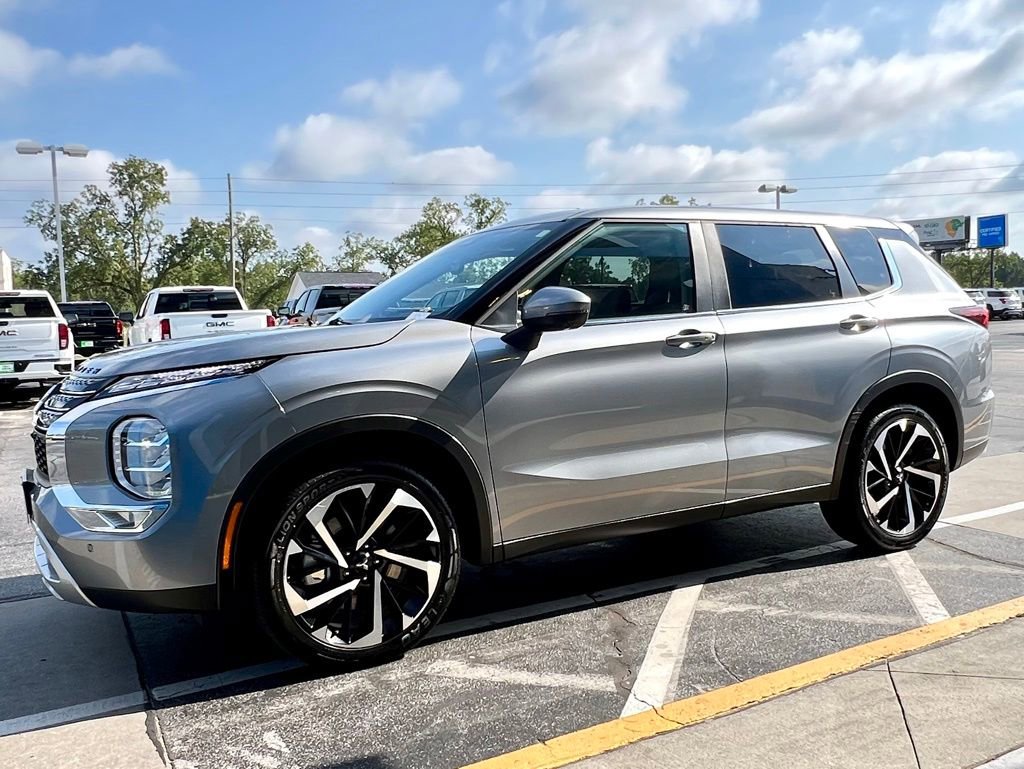 Used 2024 Mitsubishi Outlander SE image 10