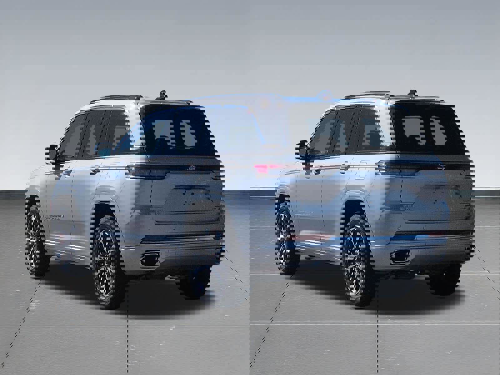 Used 2024 Jeep Grand Cherokee Overland w/ Luxury Tech Group IV image 4