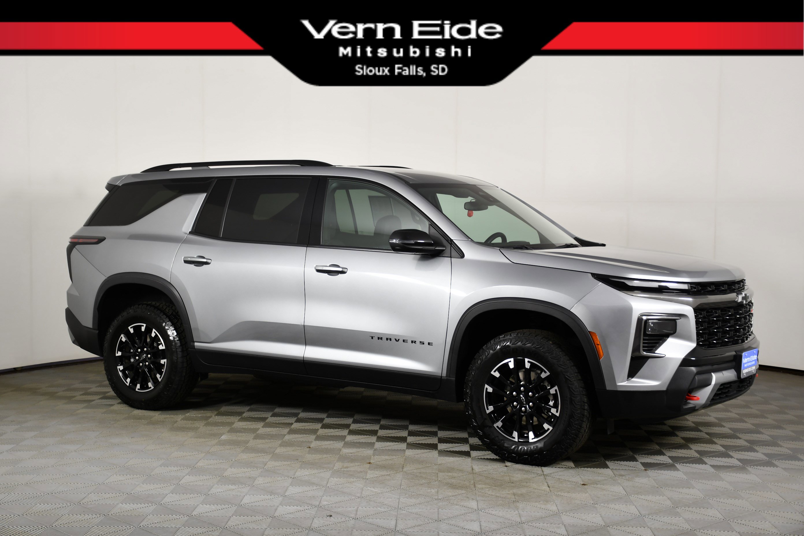 Used 2025 Chevrolet Traverse Z71 image 1