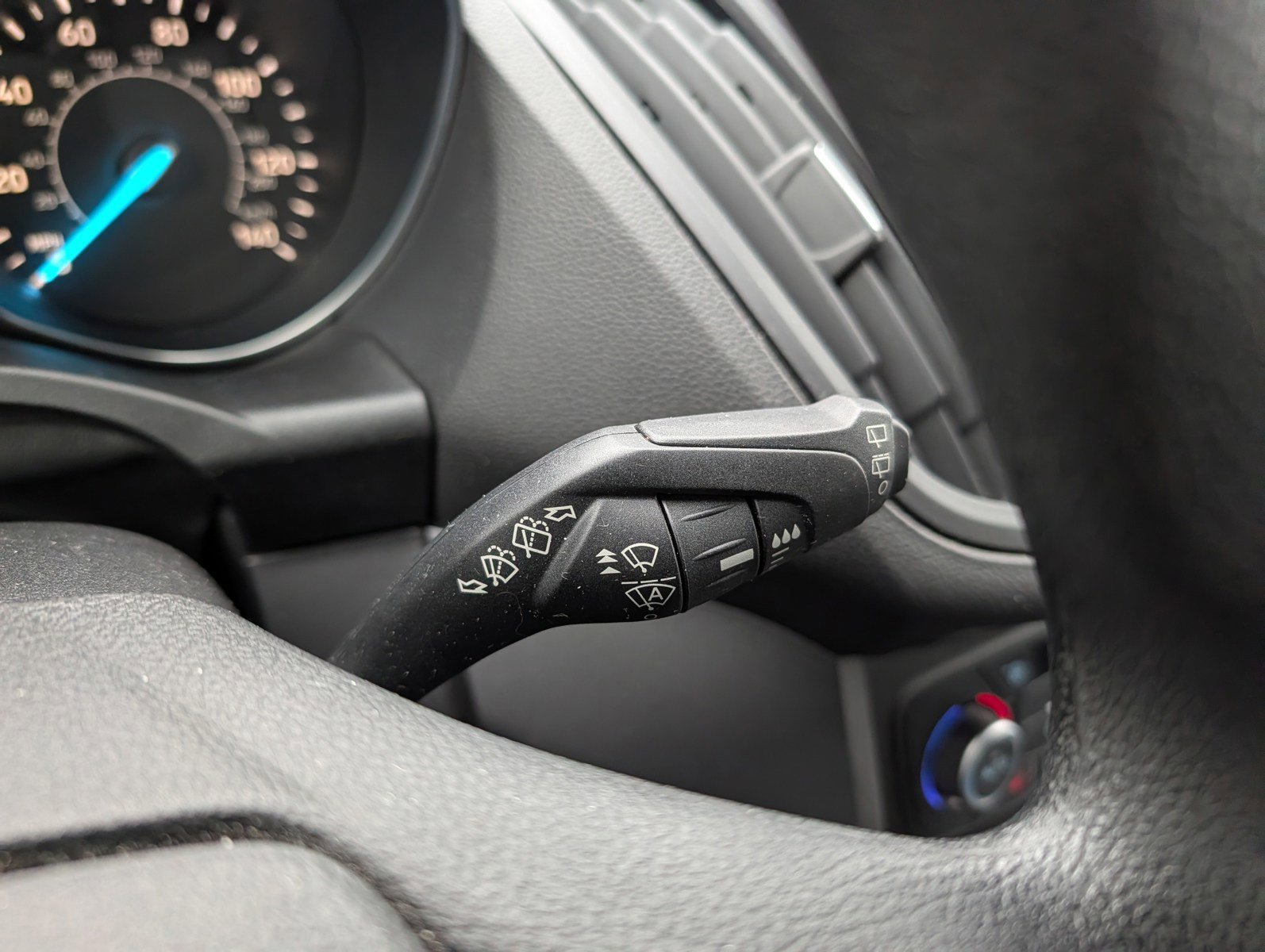 Used 2018 Ford Escape SE w/ Ford Safe & Smart Package image 24