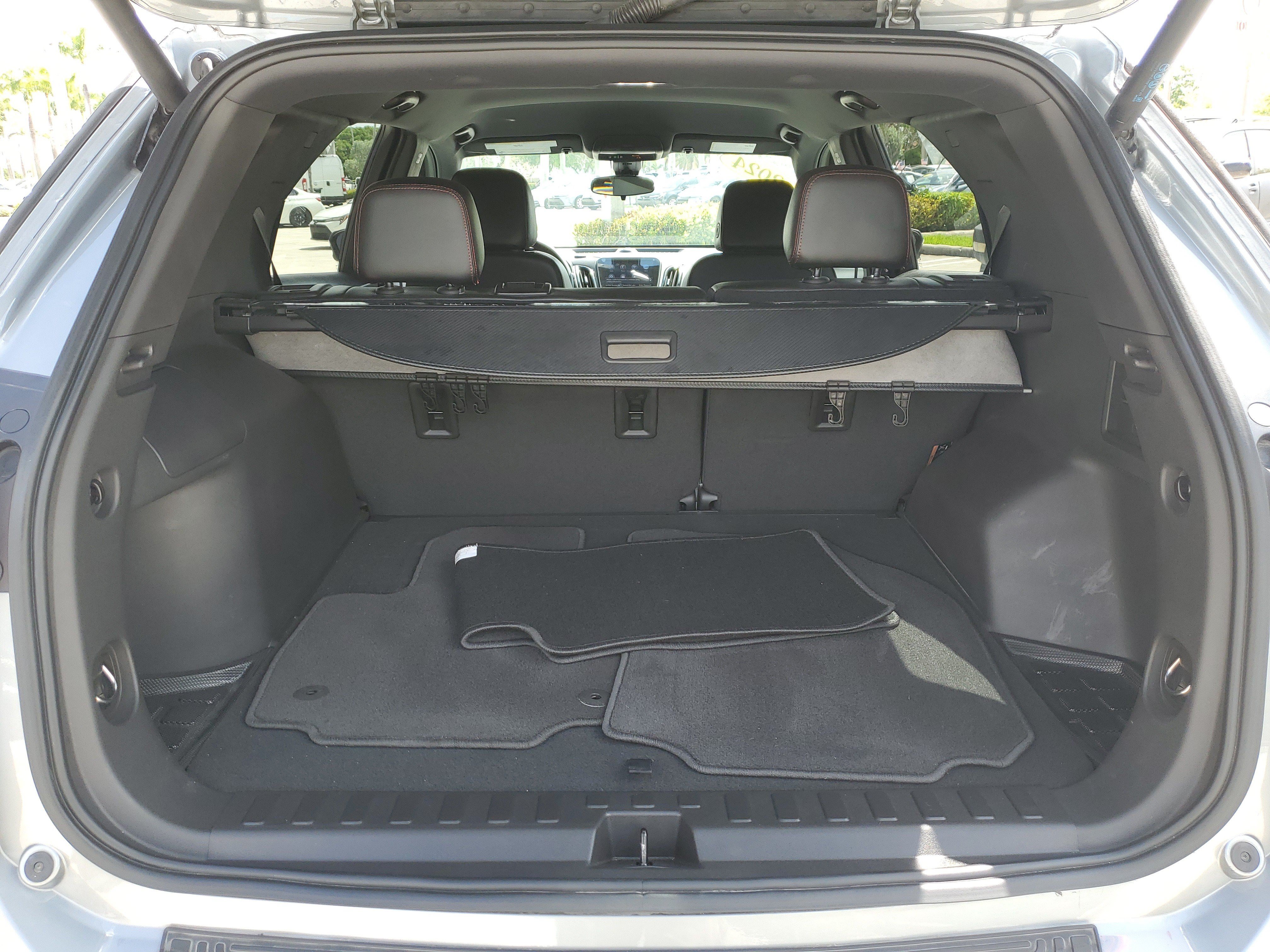 Used 2024 Chevrolet Equinox RS w/ RS Leather Package FWD image 9