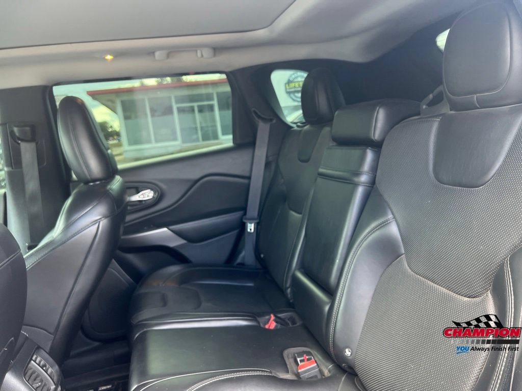 Used 2019 Jeep Cherokee Limited AWD/4WD image 24