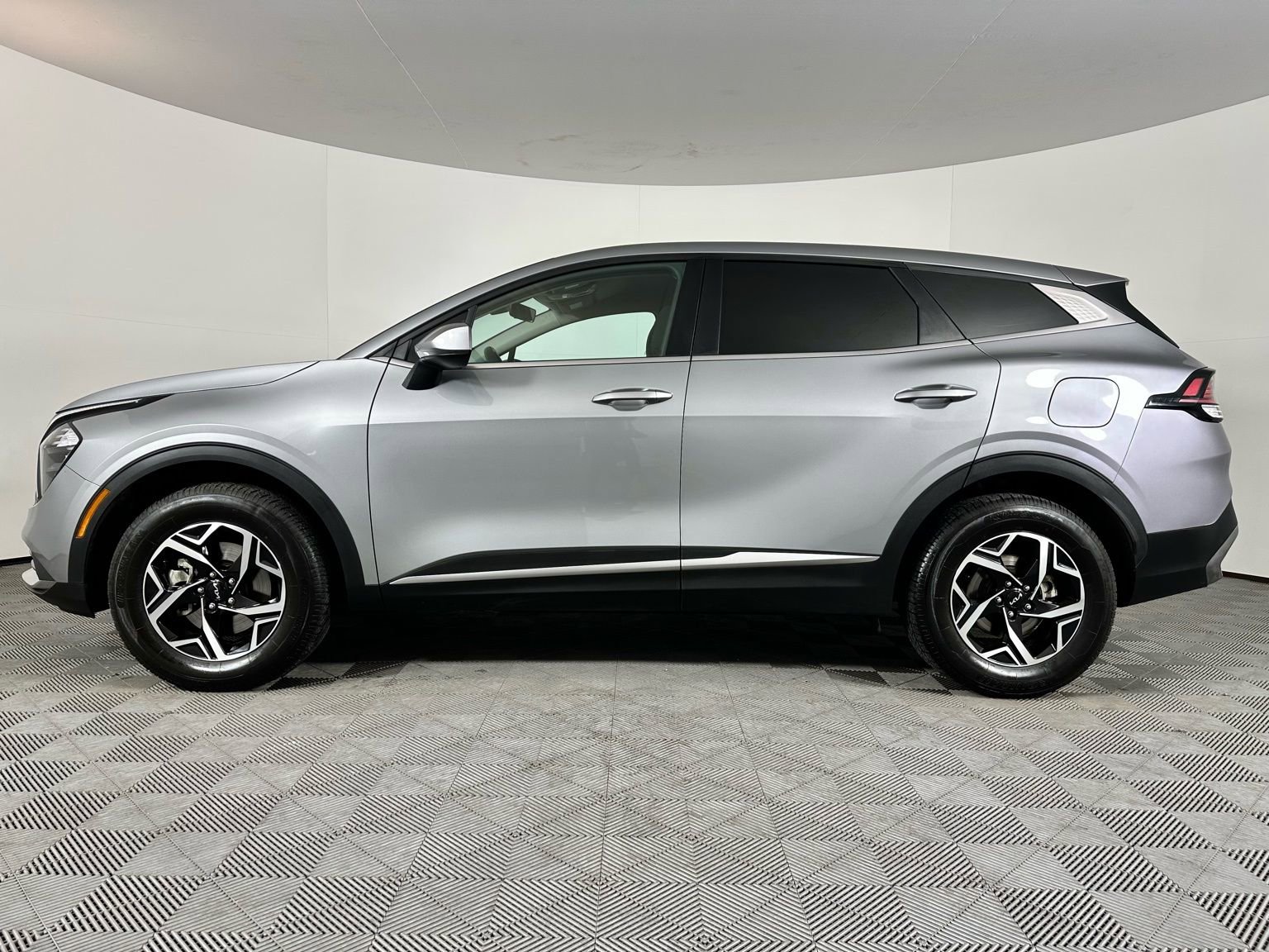 Used 2023 Kia Sportage LX AWD/4WD image 16