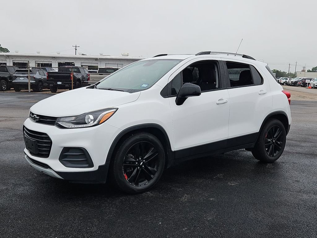 Used 2020 Chevrolet Trax LT w/ Sun & Sound Package FWD image 13