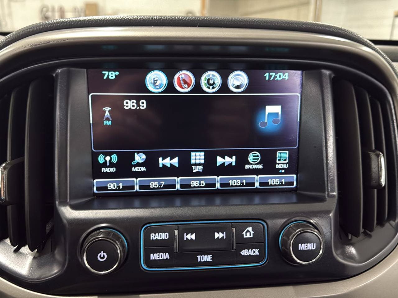 Used 2017 Chevrolet Colorado Z71 AWD/4WD image 19