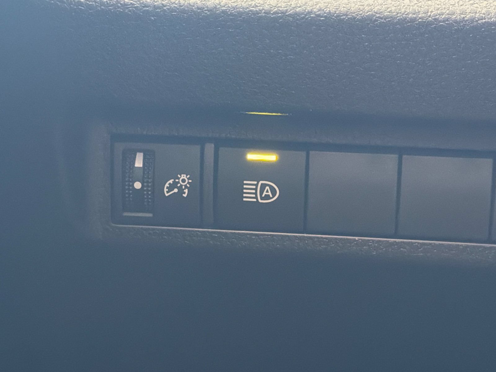 Used 2025 Toyota RAV4 XLE Premium AWD/4WD image 32