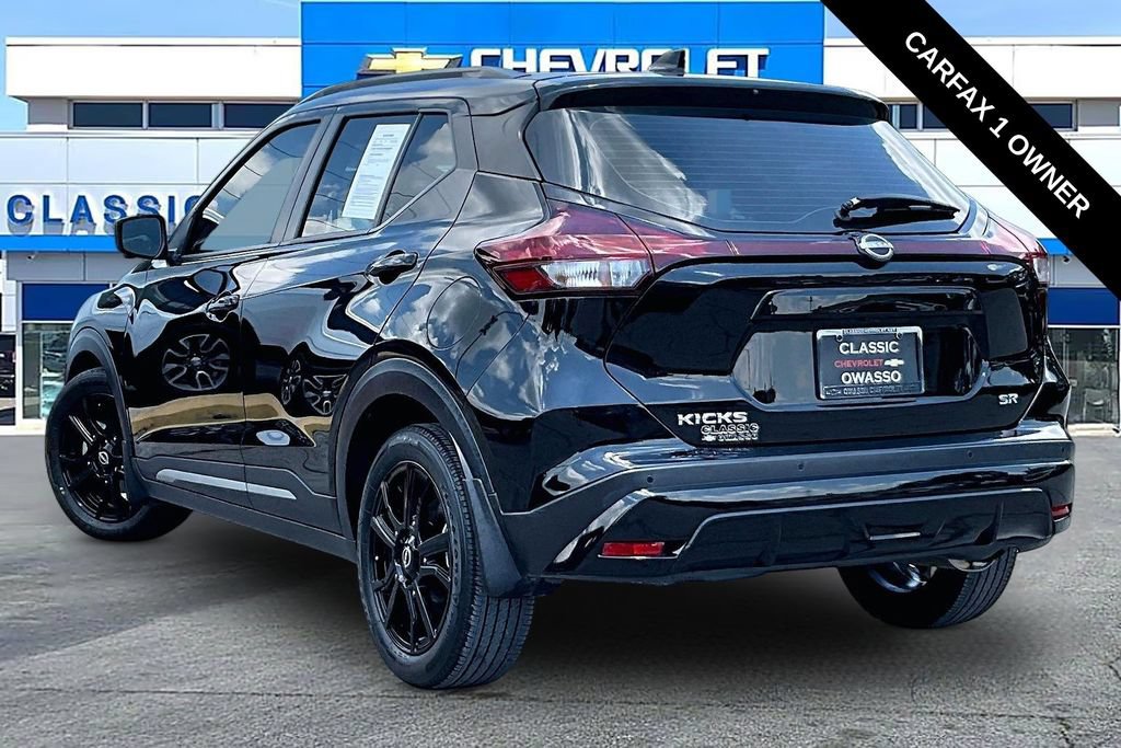 Used 2023 Nissan Kicks SR w/ SR Premium Package FWD image 3