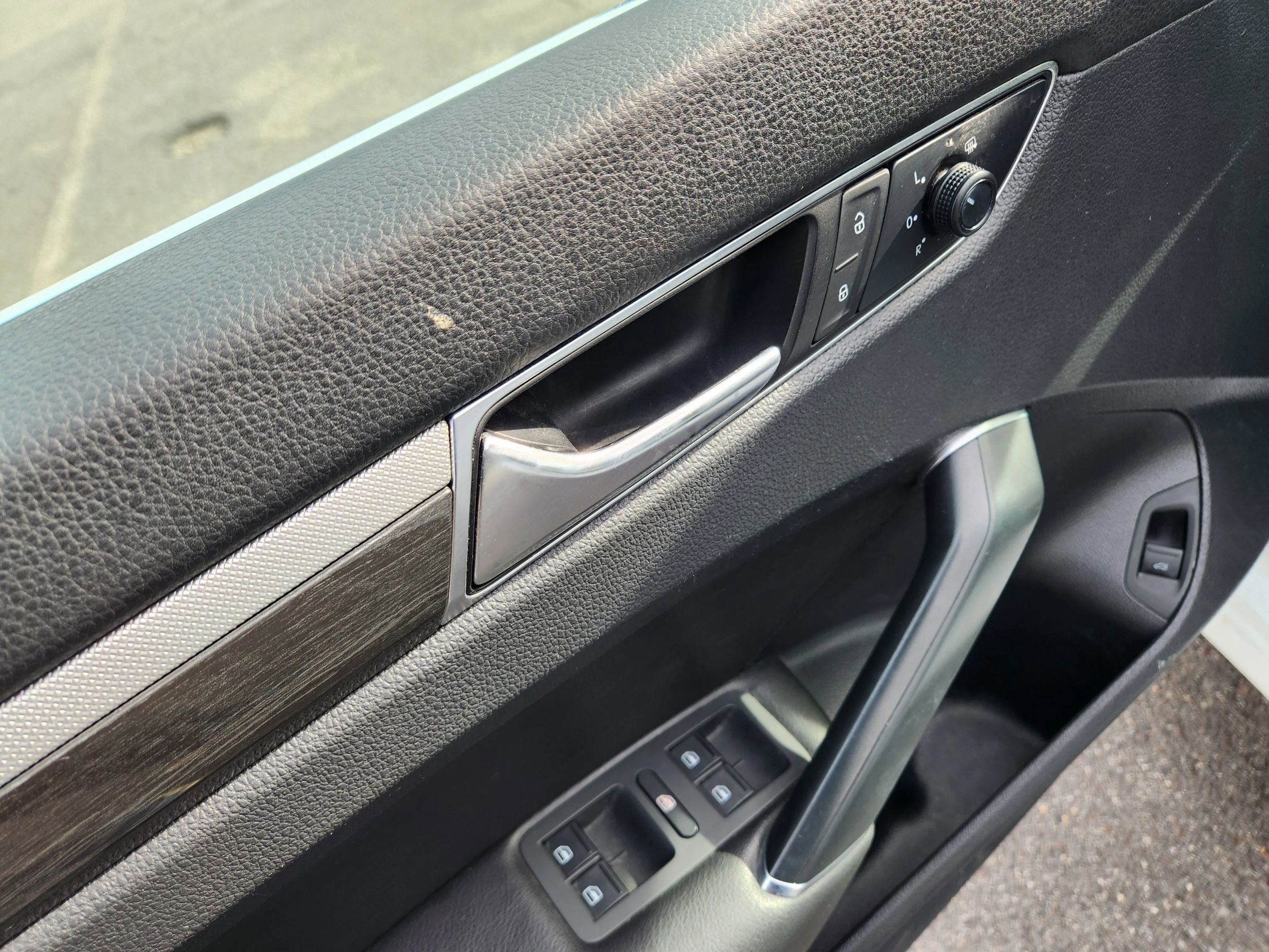 Used 2018 Volkswagen Passat 2.0T SE image 23