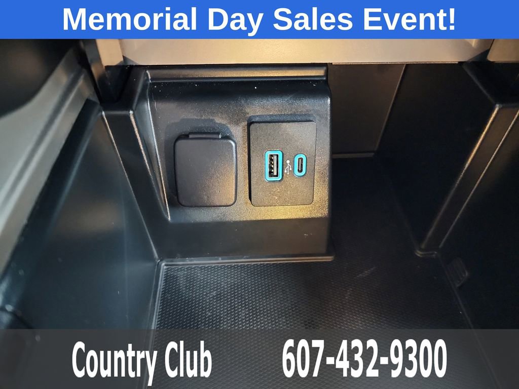 Used 2020 Ford Explorer XLT w/ Equipment Group 202A AWD/4WD image 14