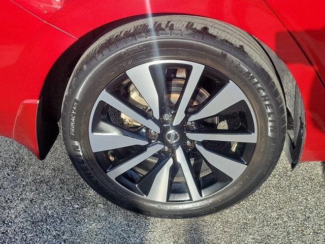 Used 2022 Nissan Sentra SV w/ SV Premium Package FWD image 9