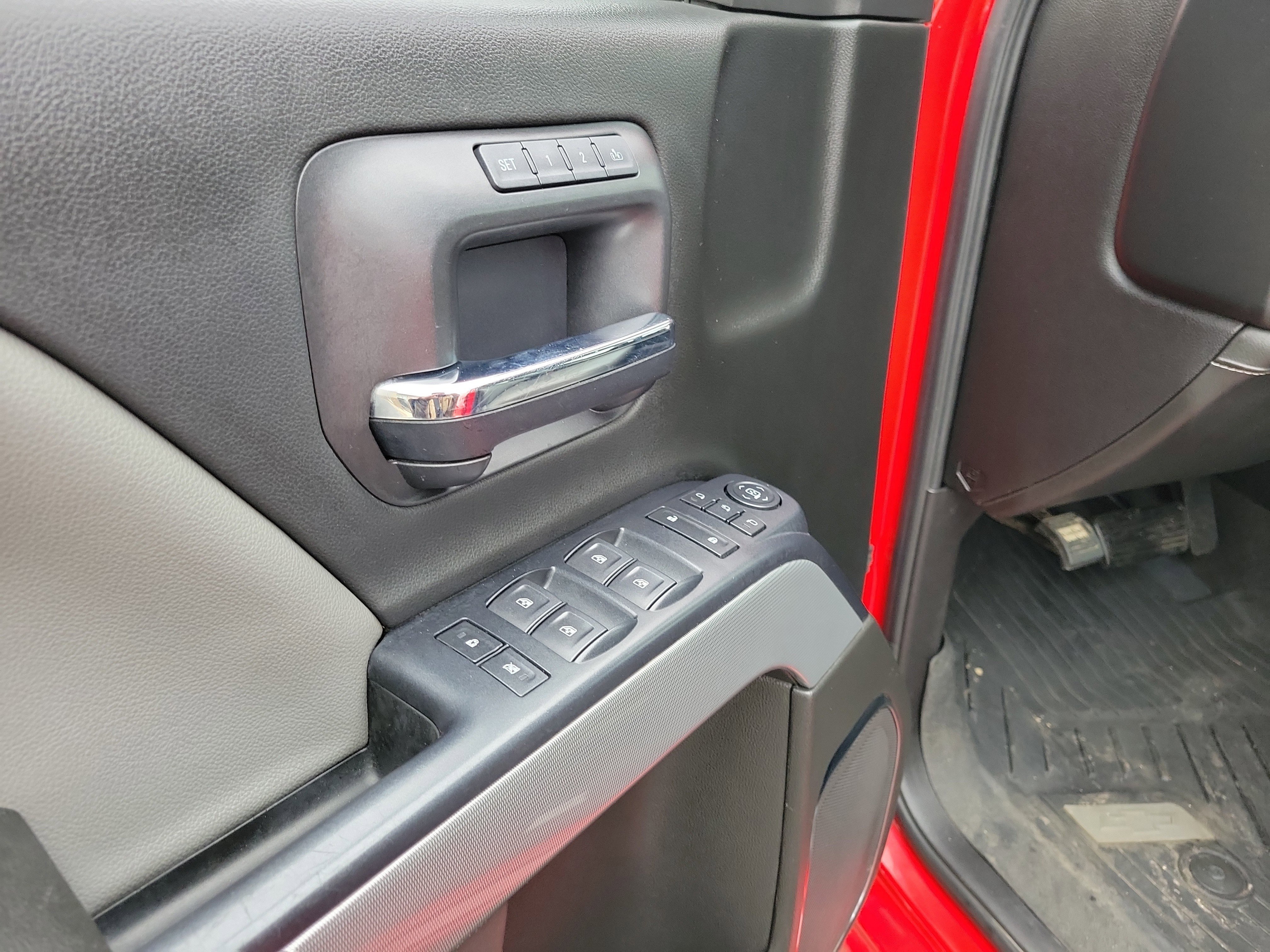 Used 2018 Chevrolet Silverado 1500 LTZ Z71 image 18