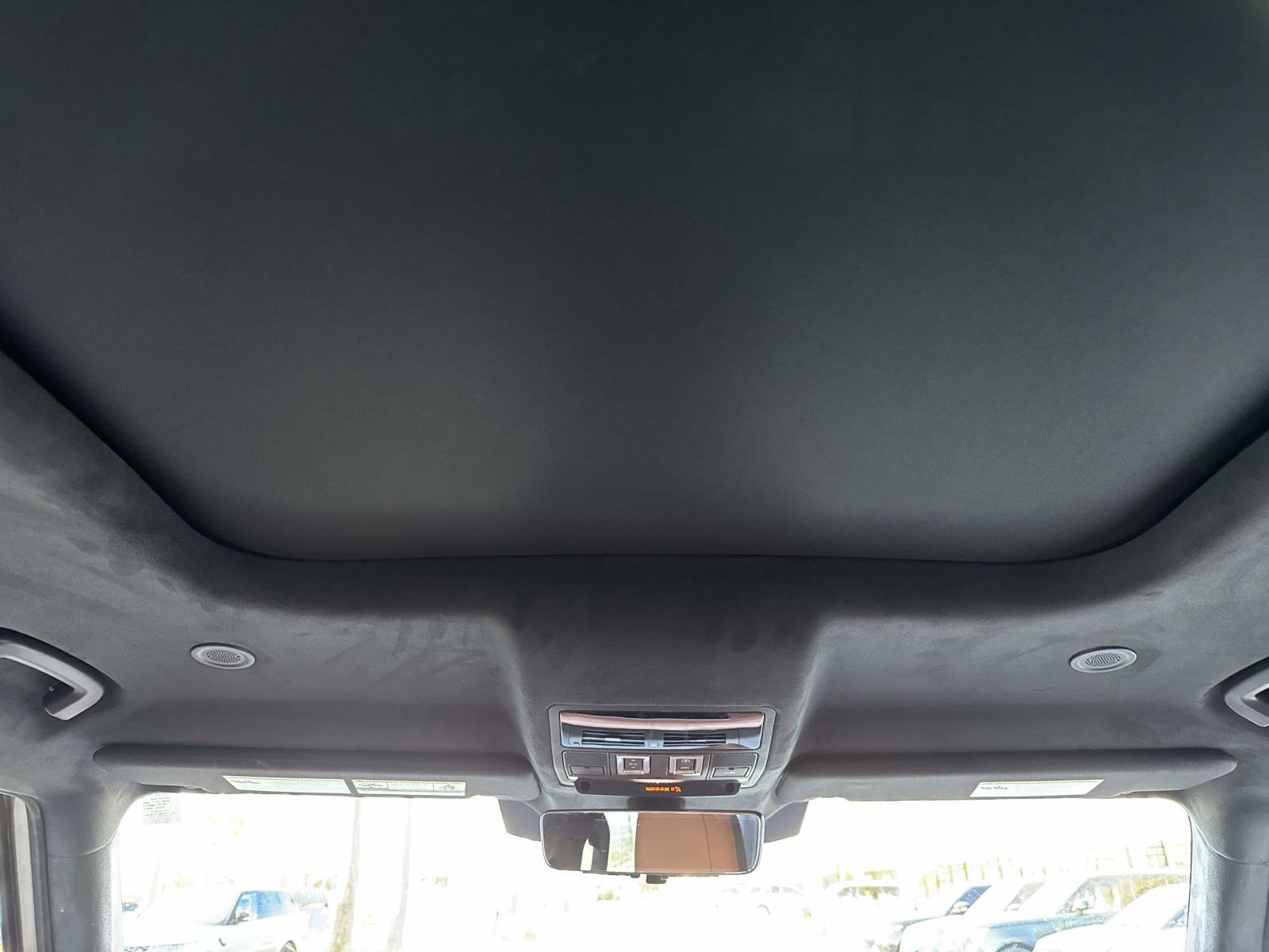 Used 2025 Land Rover Defender 110 image 17