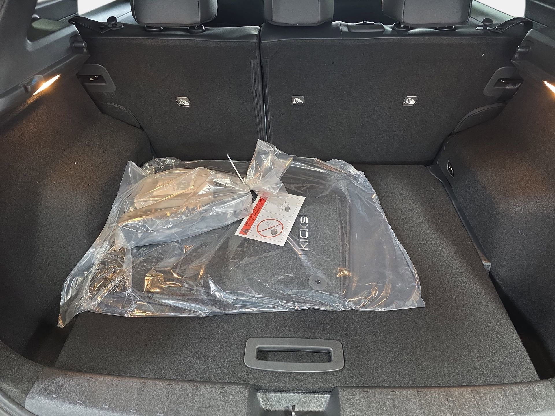 New 2026 Nissan Kicks SR FWD image 12