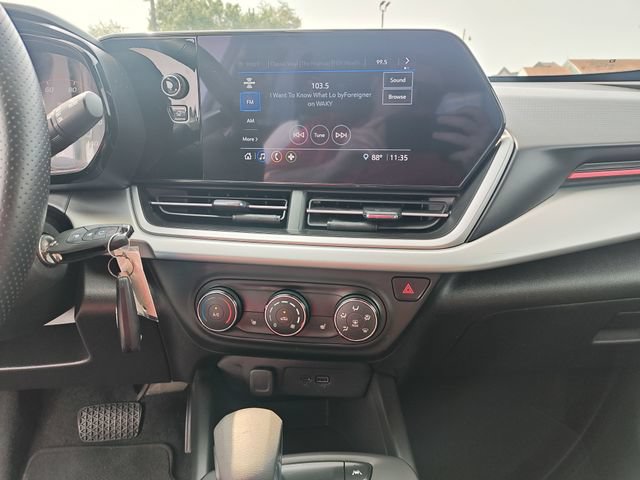 Used 2025 Chevrolet Trax RS w/ Driver Confidence Package FWD image 21