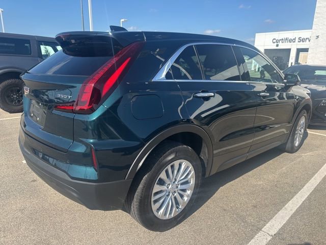Used 2024 Cadillac XT4 Luxury w/ Cold Weather Package FWD image 5