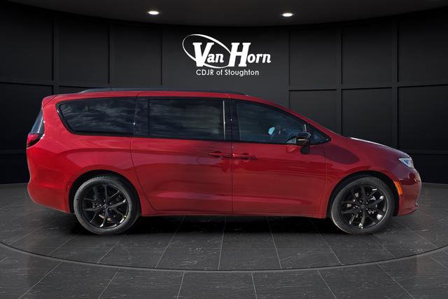 New 2026 Chrysler Pacifica Select w/ S Appearance Package FWD image 2