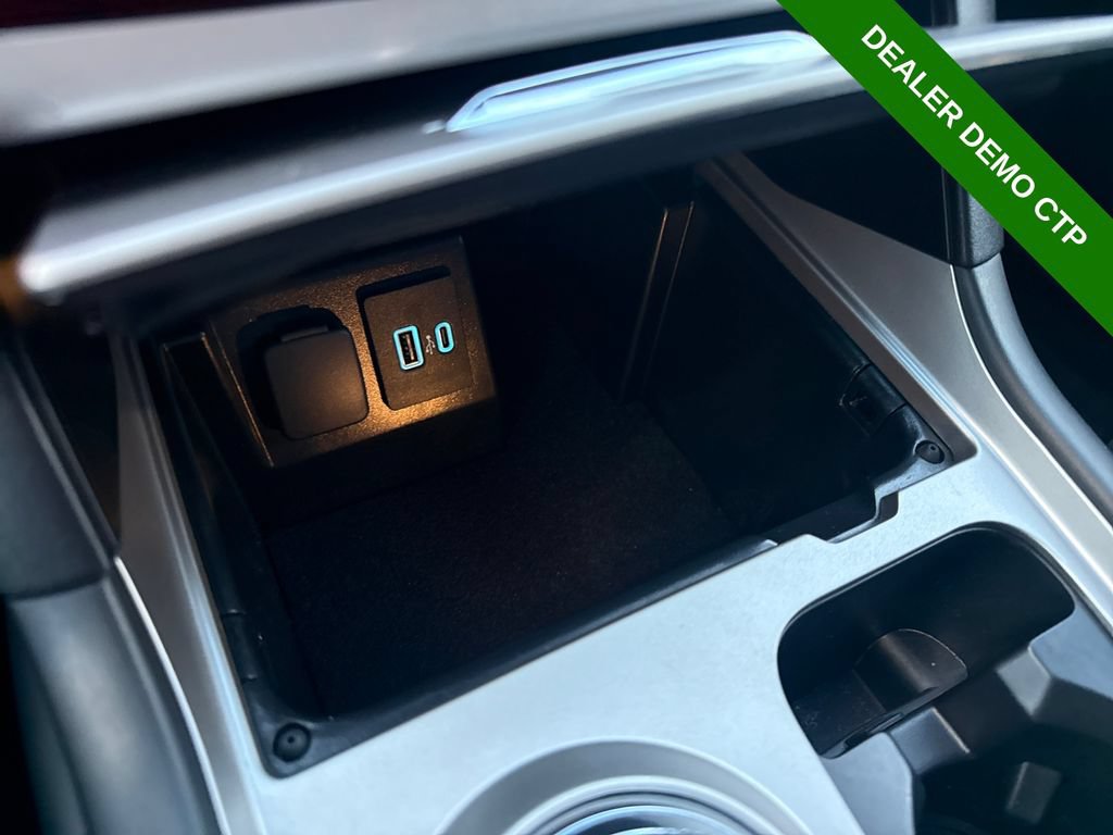 Used 2023 Ford Explorer XLT AWD/4WD image 37