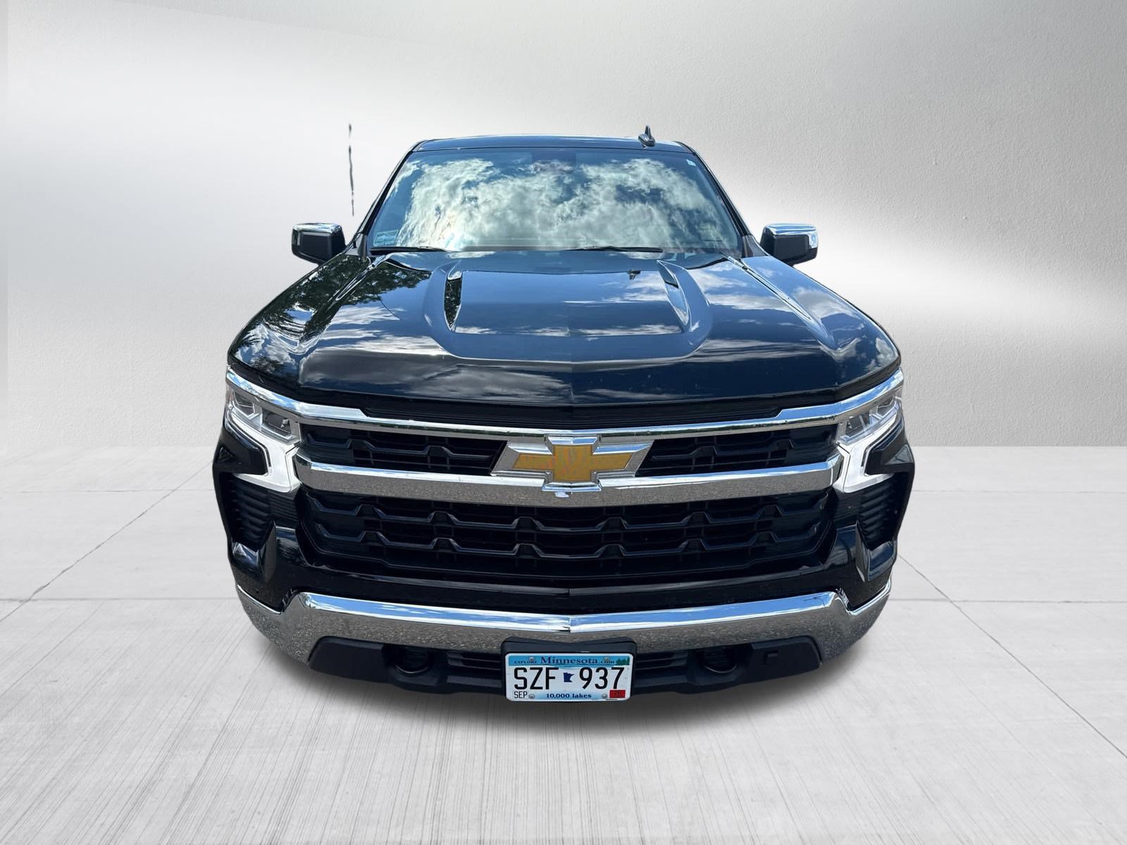 Used 2026 Chevrolet Silverado 1500 LT AWD/4WD image 2