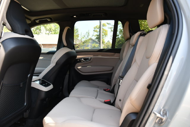 New 2026 Volvo XC90 B6 Plus w/ Protection Package Premier AWD/4WD image 17