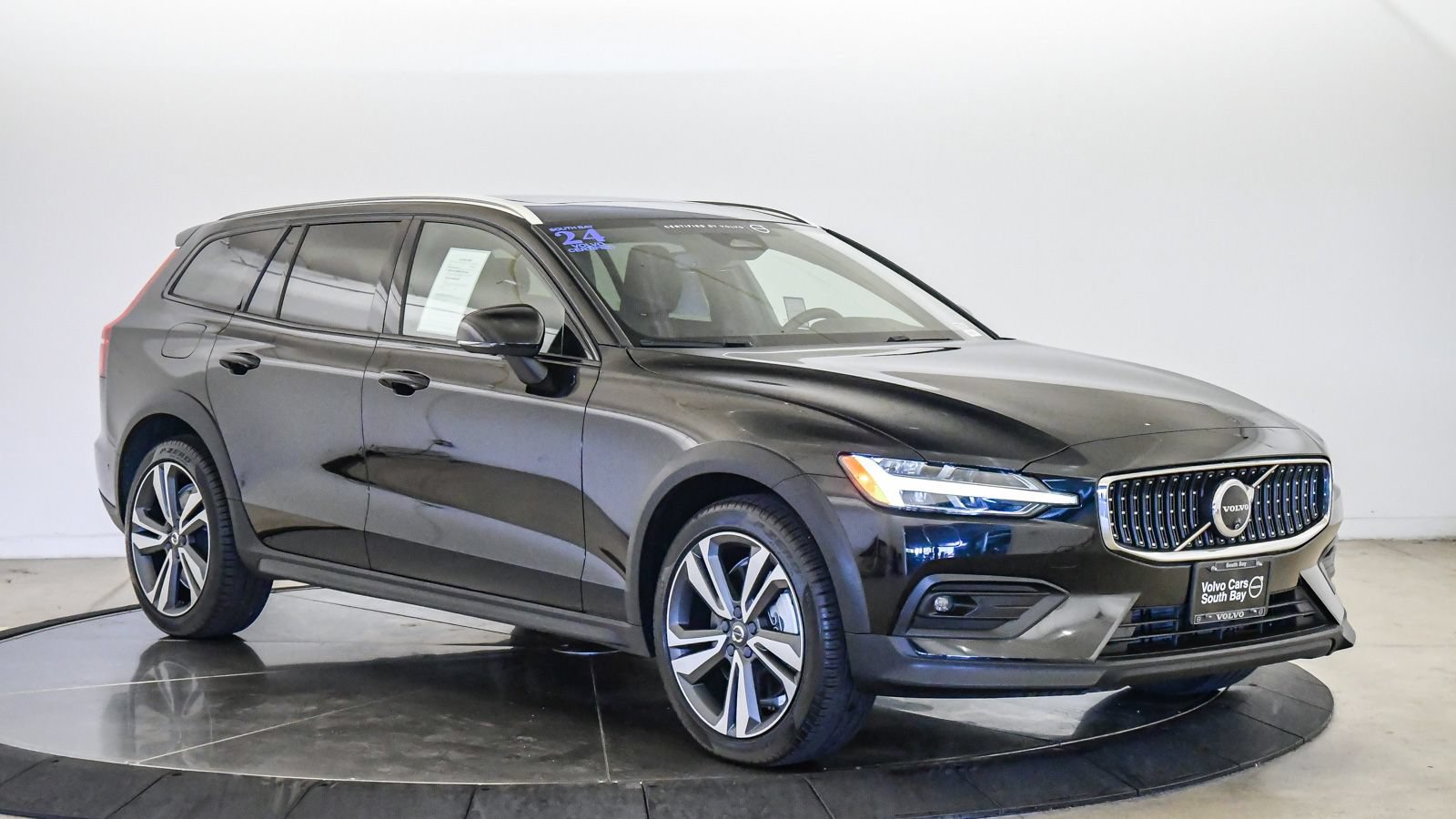 Certified 2024 Volvo V60 B5 Cross Country Plus AWD/4WD image 5