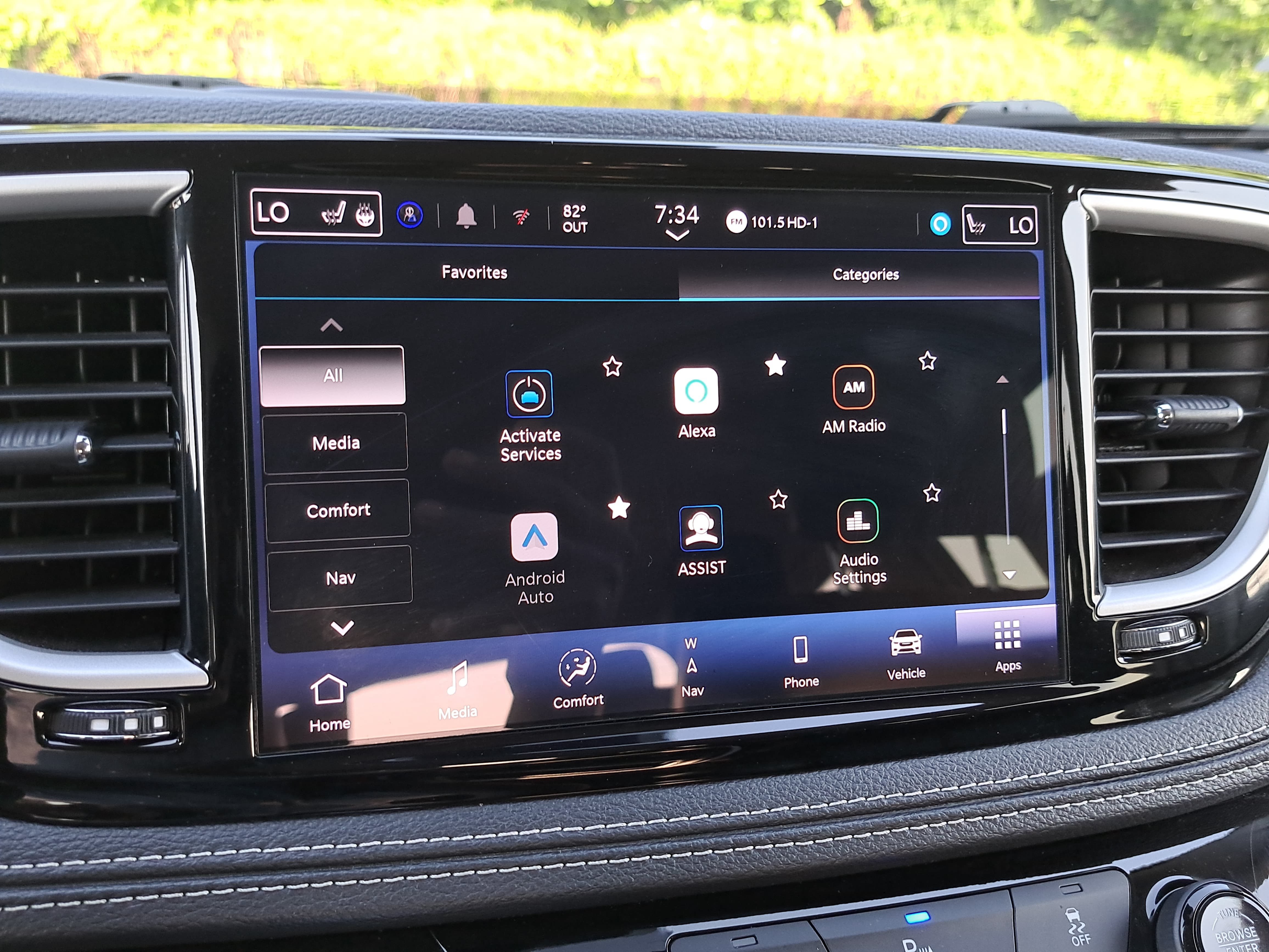 Used 2024 Chrysler Pacifica Limited FWD image 23